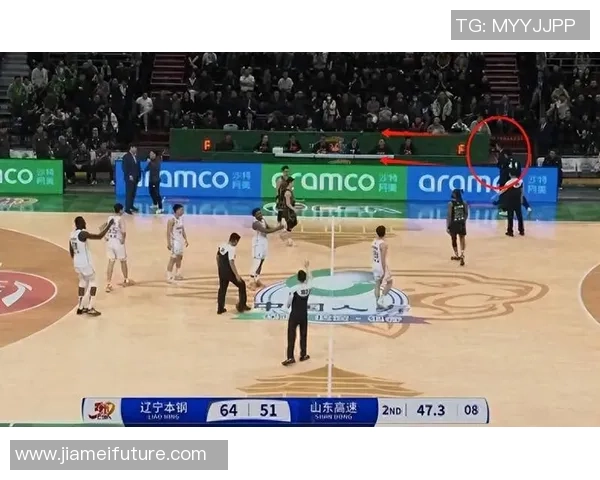 严重误判！辽篮大胜广厦！杨鸣冲技能台反对，有必要严惩94号裁判